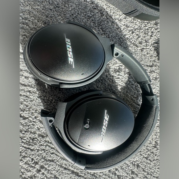 Bose QuietComfort 35 Series II Wireless Noise-Cancelling Bluetooth Headphones - Picture 5 of 14